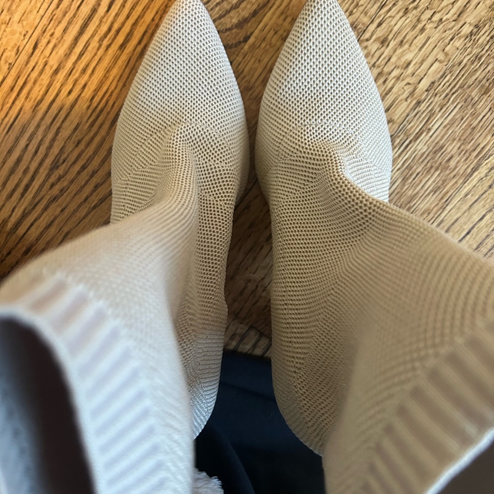Cute, versatile knit booties - Picture 7 of 7
